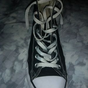 Like New- Black and White Converse